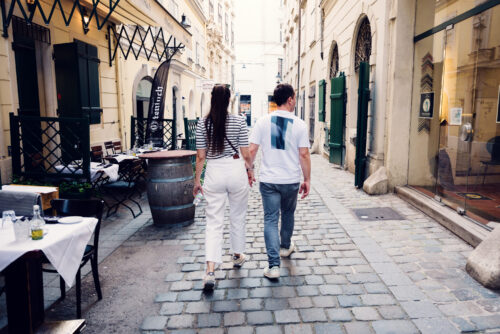 Adriana and Mario viewing art galleries in Vienna First District Innere Stadt cultural quarter.