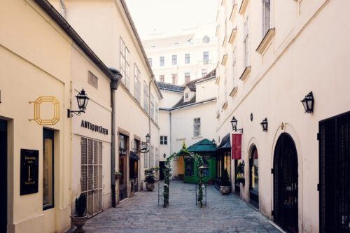 Historic Innere Stadt Vienna with 18th-century facades.