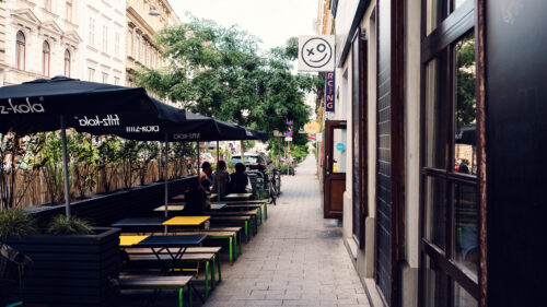 XO Grill Neunaugasse outdoor terrace seating.