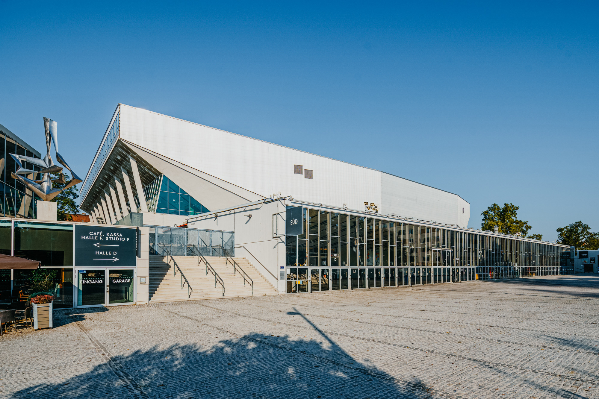 PRESSEFOTO WIENER STADTHALLE Roland Rainer Platz © Bildagentur Zolles KG | Christian Hofer