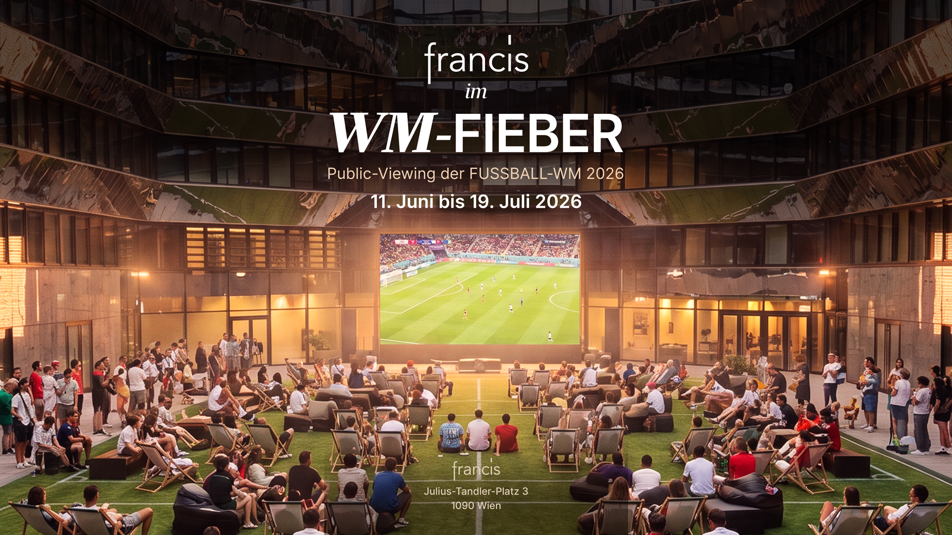 FRANCIS Public Viewing im Althan Quartier mit Menschenmenge, die WM-2026-Spiele auf einer großen Outdoor-Leinwand verfolgt